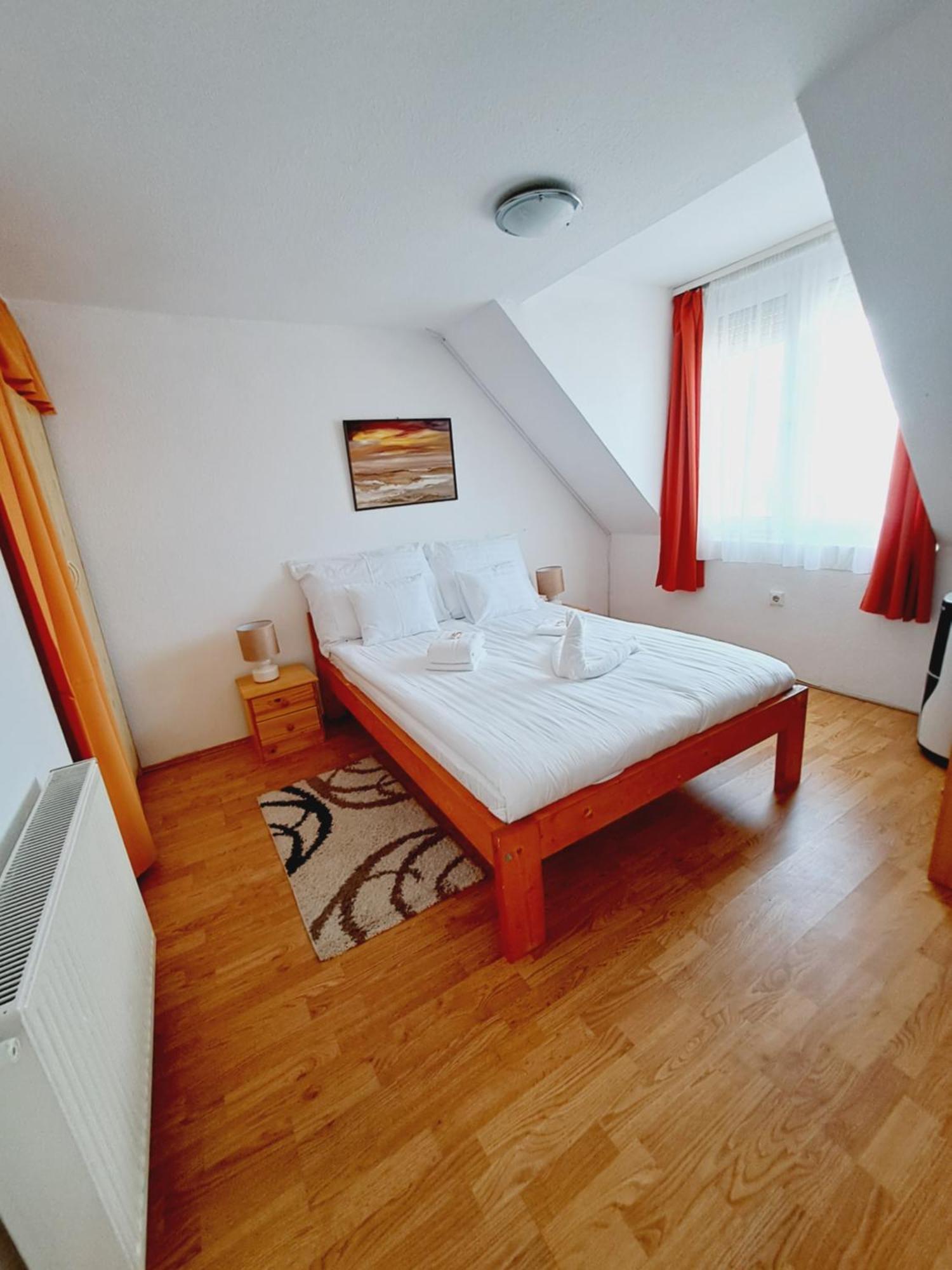 Palma Apartman ハイデゥソボスロー エクステリア 写真